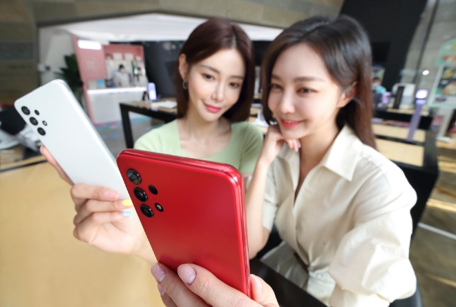 KT, 30만원대 5G 스마트폰 ‘갤럭시 점프’ 사전예약