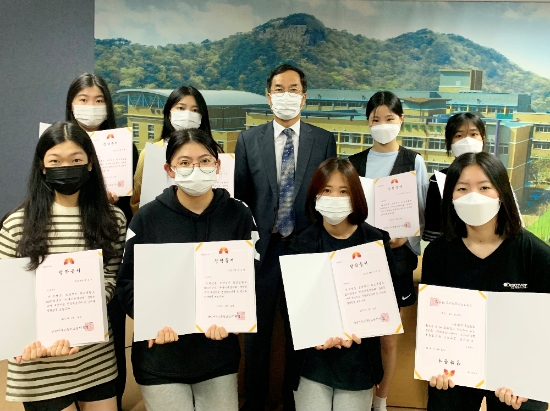 지난 14일 광주상일여고가 스승의 날을 맞아 제14회 카네이션 장학금 수여식을 개최했다./사진=상일여고