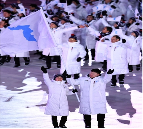 2018년 2월 평창 동계올림픽 때, 한반도기를 들고 입장하는 남북선수단.