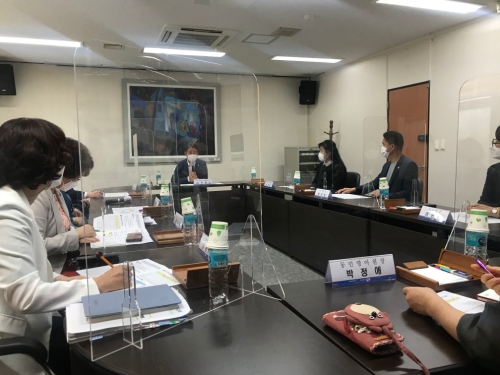 14일 전남도의회 전경선 의원(더불어민주당·목포5)은 목포시의회 시민의 방에서 목포지역 아동시설 관계자 등 10여 명이 참석한 가운데 아동복지시설 주 52시간제에 따른 해법을 모색하기 위한 간담회를 가졌다/사진=전남도의회