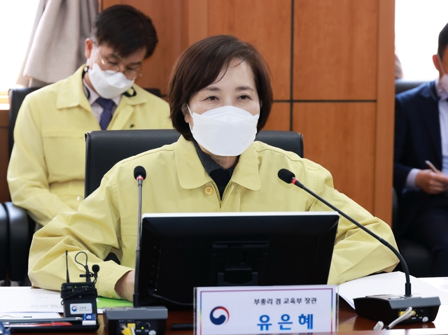 유은혜 사회부총리 겸 교육부 장관이 2일 인천진산과학고등학교 기숙사를 방문해 코로나19 방역 상황 등을 점검하며 발언하고 있다. (사진=교육부 제공)