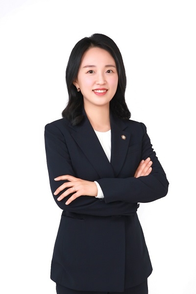 법무법인 더가람 박찬향 이혼변호사 “상간자 소송, 이성으로 대응해야”