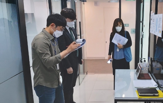 광주광역시는 교육청·자치구 합동으로 학원, 교습소 등을 특별방역 점검을 하고 있다./사진=광주시