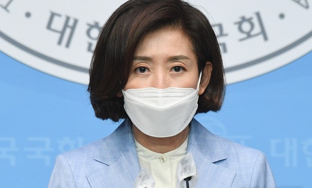 국민의힘 나경원 전 의원이 20일 서울 여의도 국회 소통관에서 당 대표 출마 선언 기자회견을 하고 있다. (공동취재사진)