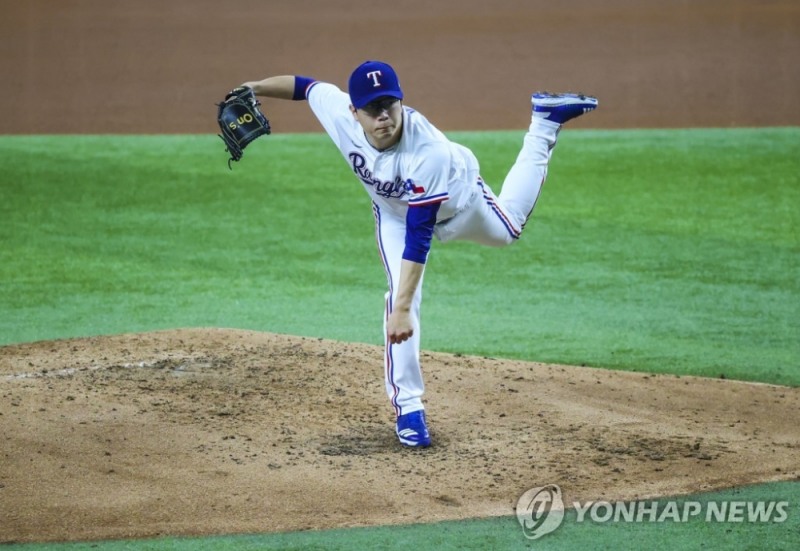 (알링턴 USA투데이스포츠/로이터=연합뉴스) 텍사스 레인저스 왼손 투수 양현종이 20일(한국시간) 미국 텍사스주 알링턴의 글로브라이프필드에서 열린 미국 메이저리그 뉴욕 양키스와의 홈경기에 선발 등판해 역투하고 있다.