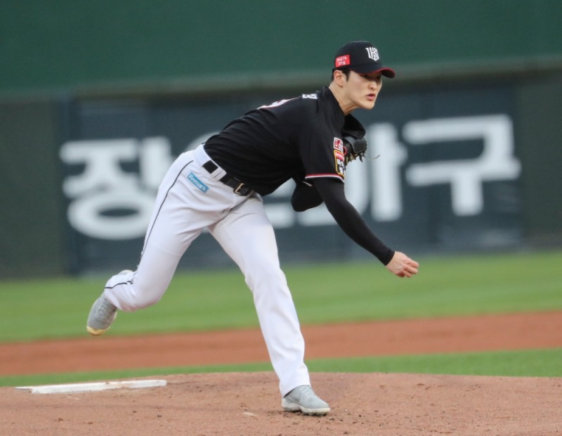 배제성은 5월들어 3승에 평균자책점 0.50을 기록하며 최근들어 주춤한 토종 에이스 소형준을 대신하고 있다.