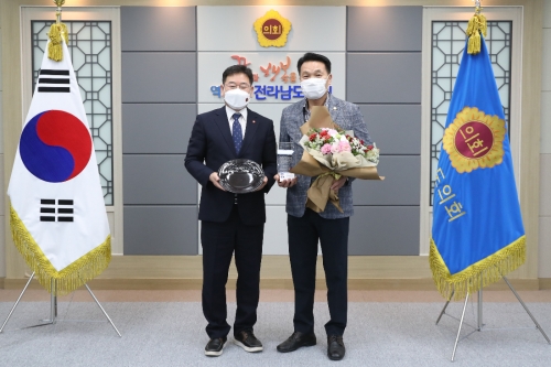 전남도의회 곽태수(더불어민주당·장흥2) 의원 제주특별자치도 명예도민증 수여/사진=전남도의회