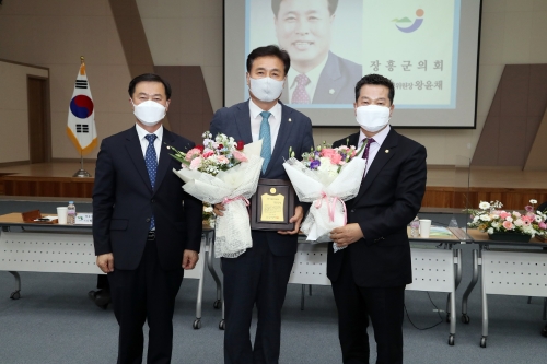 장흥군의회 왕윤채 의원, 지방의정봉사대상 수상/사진=장흥군의회