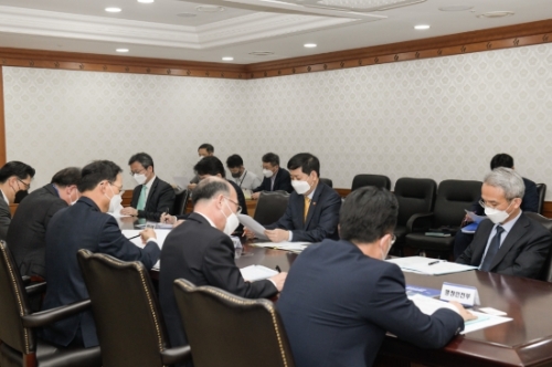 지난 4월2일 광주 군 공항 이전 관련 관계부처 회의 모습/사진=총리실 제공