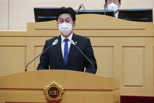 전남도의회 농수산위원회 이철 의원(더불어민주당, 완도1)은 21일 제352회 임시회 제2차 본회의 5분 발언을 통해 전남도의 문어 금어기 시기 지정에 반발하며 참문어 산란시기에 맞춰 권역별로 금어기를 재지정해 줄 것을 요구했다/사진=전남도의회