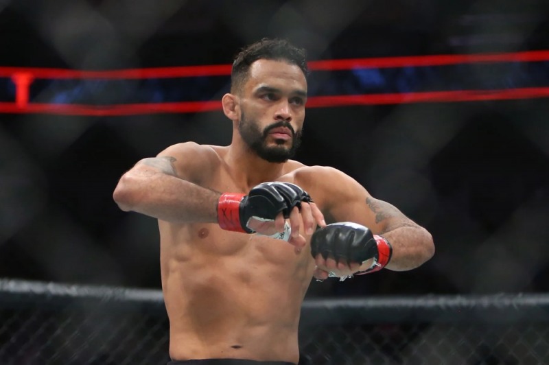 롭 폰트 거리두기로 4연승, 전 챔피언 가브란트에 완승. 밴텀급 새 강자로