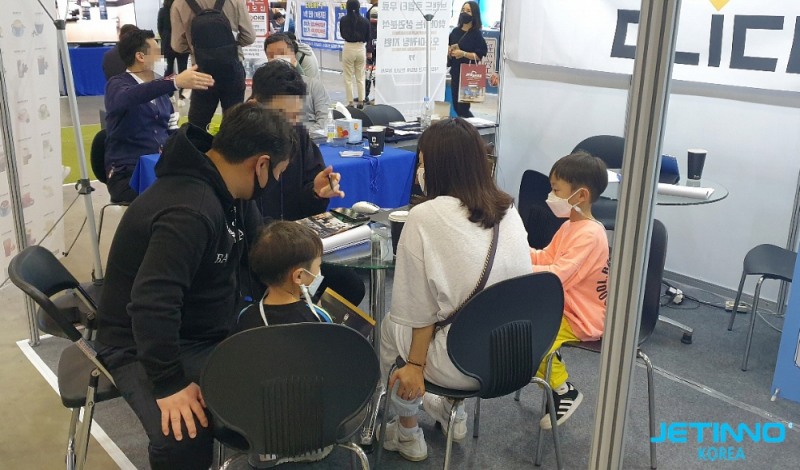 제틴노코리아, 제29회 부산 벡스코 창업박람회서 ‘무인 커피머신’ 소개