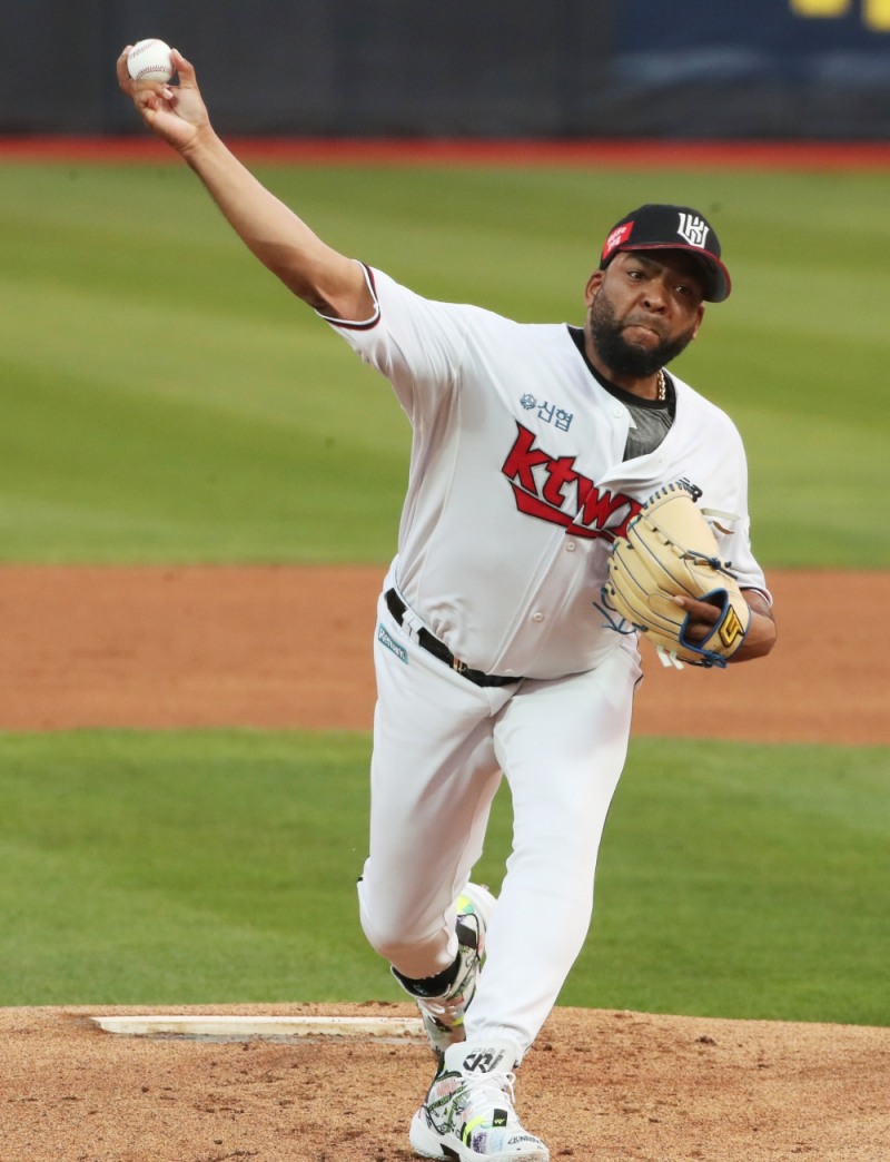 2게임 연속 6이닝 무실점 쾌투로 평균자책점 1위를 달리고 있는 데스파이네