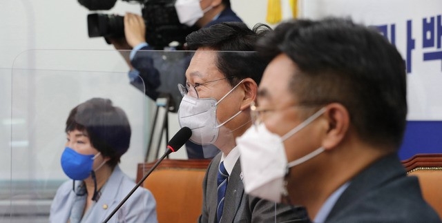 송영길 더불어민주당 대표가 24일 오전 서울 여의도 국회에서 열린 더불어민주당 백신·치료제특별위원회 회의에서 발언하고 있다.