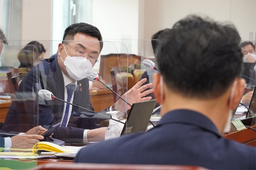 더불어민주당 소병철 의원(순천광양곡성구례갑, 법사위)은 26일 법제사법위원회(이하 법사위)에서 진행된 검찰총장 후보자 인사청문회에서, 현재의 검찰 상황과 검찰 총장으로서 시급한 임무를 제시했다/사진=소병철 의원 사무실