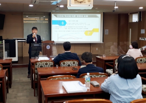 전남도의회 교육위원회 김정희 의원 순천대 경영행정대학원 최고경영자과정 초청 특강 모습/사진=전남도의회