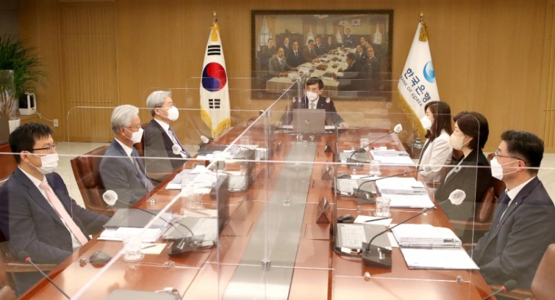 이주열 한국은행 총재가 27일 오전 서울 중구 한국은행에서 금융통화위원회 본회의를 주재하고 있다. (사진=한국은행 제공)