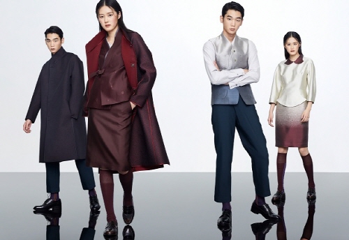 문체부, 한복 근무복 전시회 개최