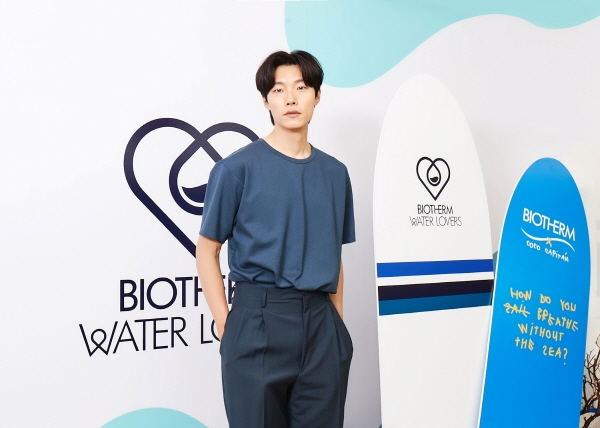 류준열, 한층 더 멋있어진 모습으로 비오템X코코 카피탄 팝업 스토어에서 포착