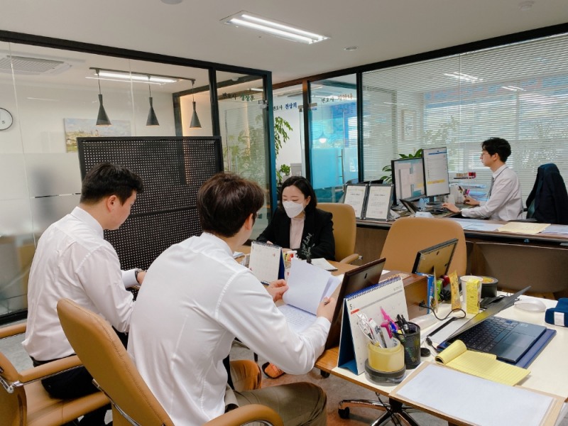 이혼전문변호사 "배우자 외도 인지 후 침착한 대응 필수"