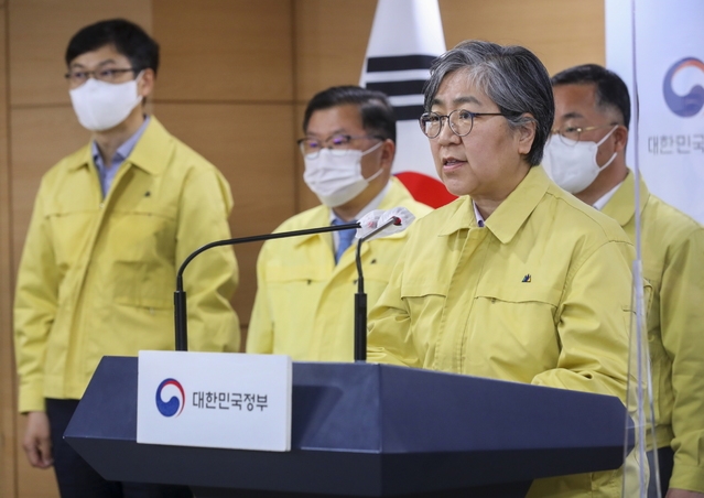 정은경 질병관리청장 겸 코로나19 예방접종대응추진단장이 30일 오후 정부서울청사에서 코로나19 브리핑을 하고 있다. (사진=질병관리청 제공)