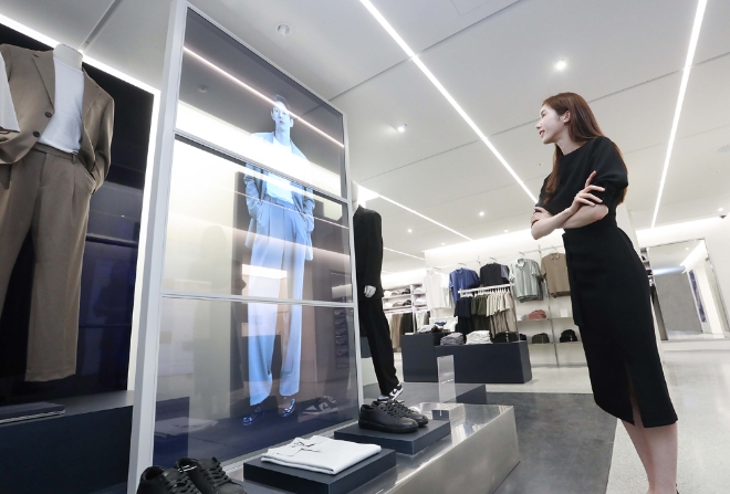 LG디스플레이, 무신사 플래그십 스토어에 투명 OLED 공급