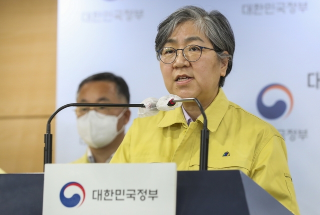 정은경 질병관리청장 겸 코로나19 예방접종대응추진단장이 30일 오후 정부서울청사에서 코로나19 브리핑을 하고 있다. (사진=질병관리청 제공)