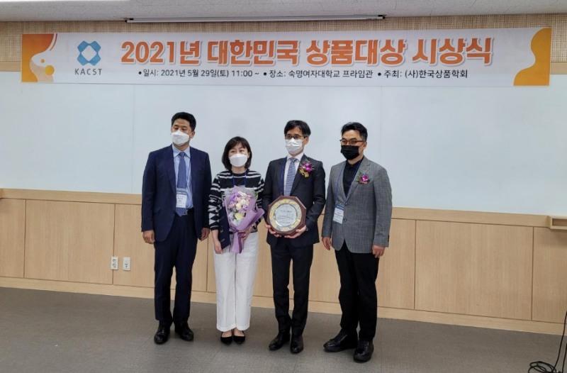 배일현 (사)한국상품학회장, 이지은 ㈜성주디앤디 MCM 코리아비지니스 본부장, 황현성 ㈜성주디앤디 MCM 공동대표, 서용구 (사)한국상품학회 대한민국상품대상위원장 (사진 제공=MCM)