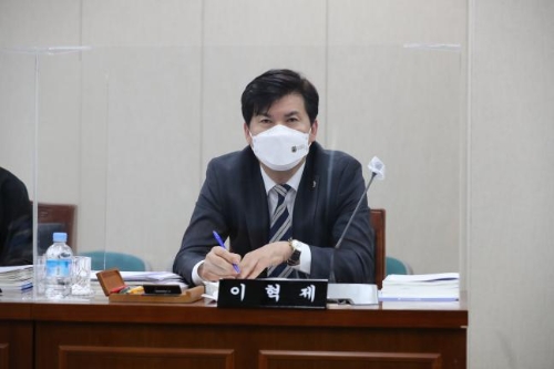 2일 전남도의회 이혁제 교육위원(더불어민주당, 목포4)은 전남교육청 2020 회계연도 결산 심사에서 전남 고교의 재시험 횟수가 과다하다며 이에 따른 대책을 주문했다/사진=전남도의회