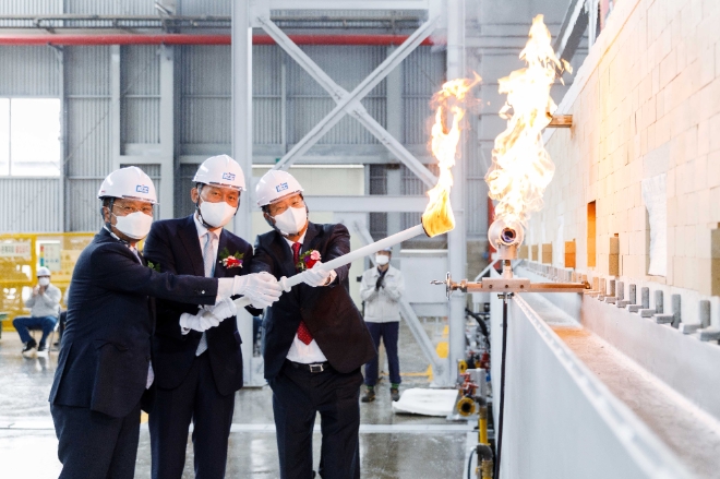 (왼쪽부터)정몽열 KCC건설 회장, 정몽익 KCC글라스 회장, 정몽진 KCC 회장