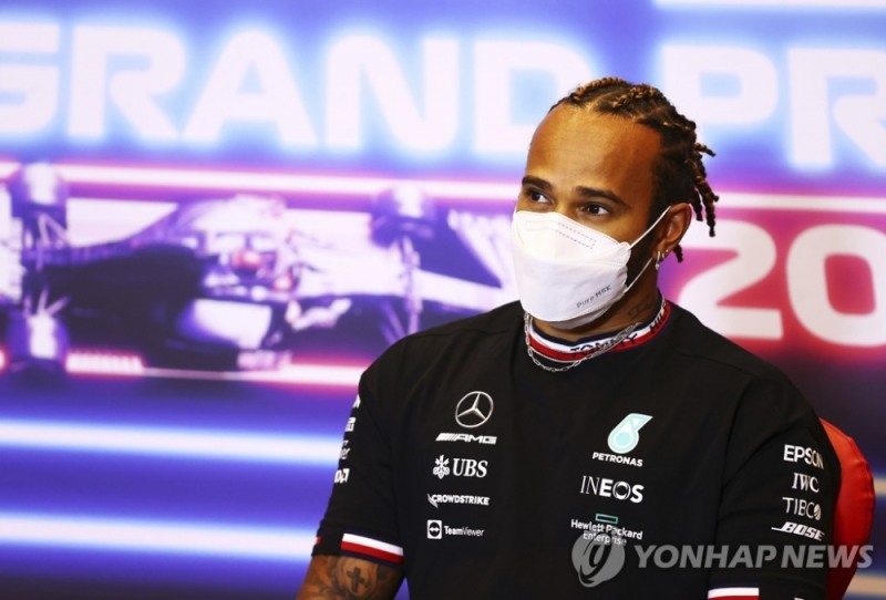 아제르바이잔 F1 그랑프리를 앞두고 기자회견에 나선 루이스 해밀턴 (AP=연합뉴스)