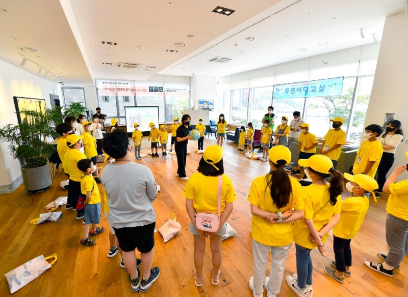 풀무원재단 환경정화 활동 ‘클린업(Clean-Up) 캠페인’