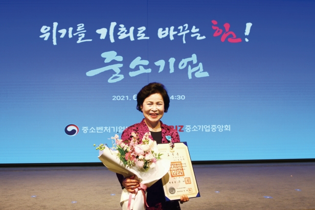 장수산업 장순옥 대표이사, 포장 제조부문 수상