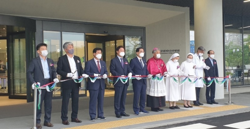 증축식에 천주교 마산교구 배기현 주교, 허성무 창원시장, 박완수 국회의원, 황규종 의창구청장 등이 참석했다.
