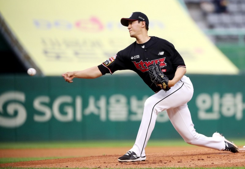 kt 고영표의 5승째 피칭 모습