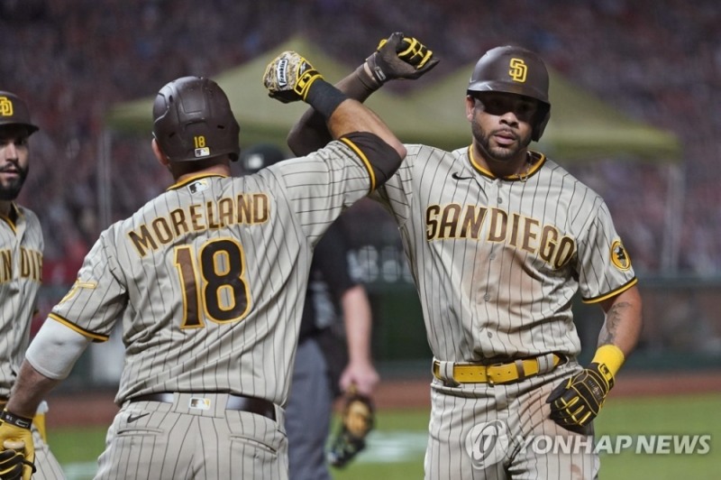 토미 팸(오른쪽)