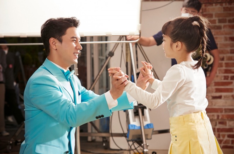 아빠 미소로 딸 바보 예약 완료