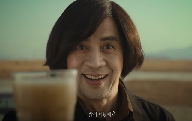 바른치킨, ‘맛으로 바르뎀’ 영상 속 권오중 비주얼 눈길