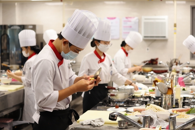 문경 경북조리과학고 학생들의 실습 모습. (사진=경북교육청 제공)