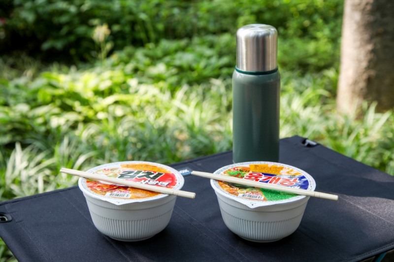 캠핑 최고 인기 라면...‘농심 육개장·김치사발면’