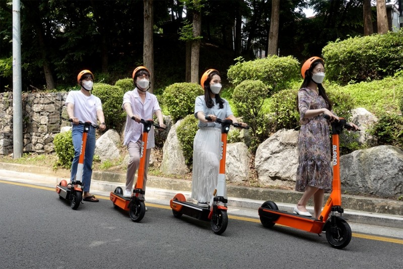 알파카 킥보드 3세대 타는 모습