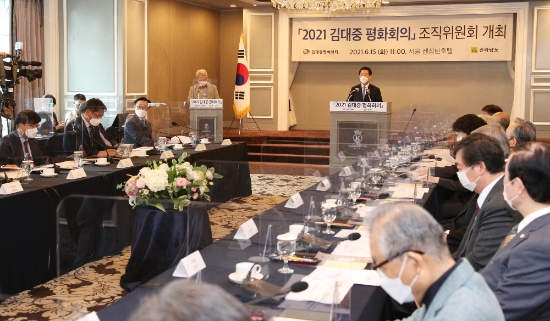 김영록 전라남도지사가 15일 오전 서울 여의도 켄싱턴호텔에서 열린 김대중 평화회의 제1회 조직위원회 회의에서 인사말을 하고 있다./사진=전라남도