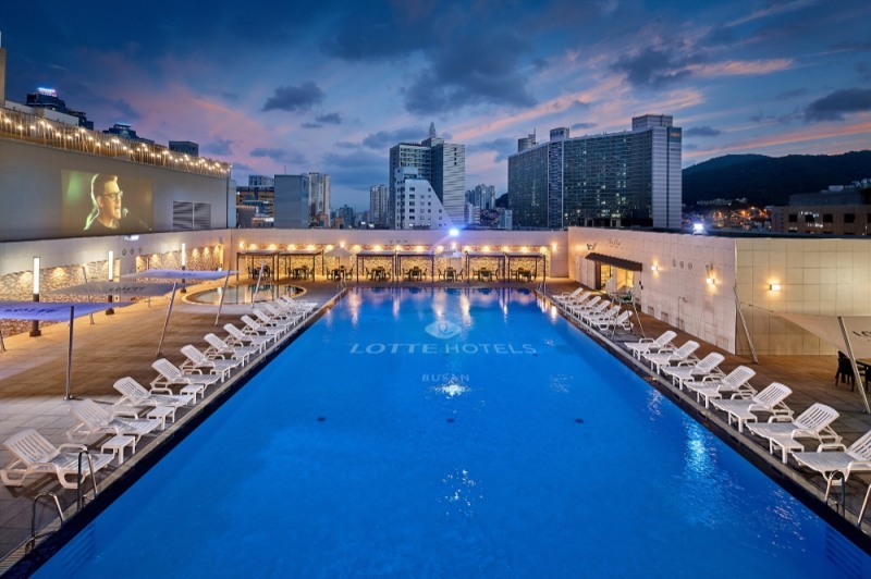 부산롯데호텔 야외수영장