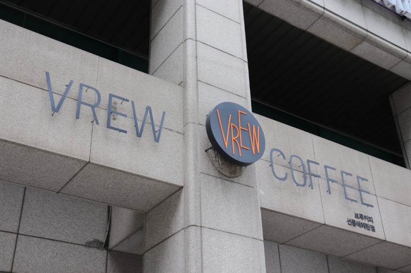 강남 카페 브루커피, 사진작가와 콜라보 전시회 개최