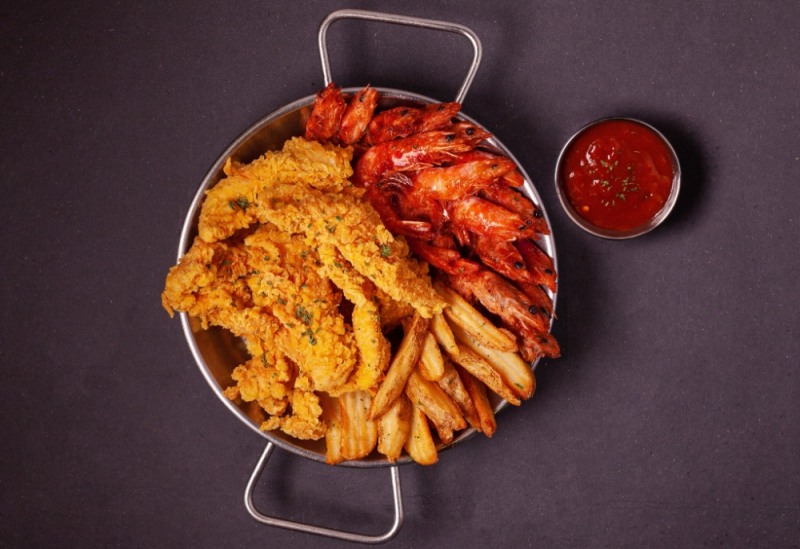 생활맥주의 신메뉴 ‘크리스피 텐더와 새우’