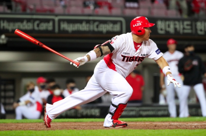 지난해 타격왕인 최형우는 올시즌 두번씩이나 부상자로 등재된데다 부진이 길어지면서 존재감을 잃어가고 있다.