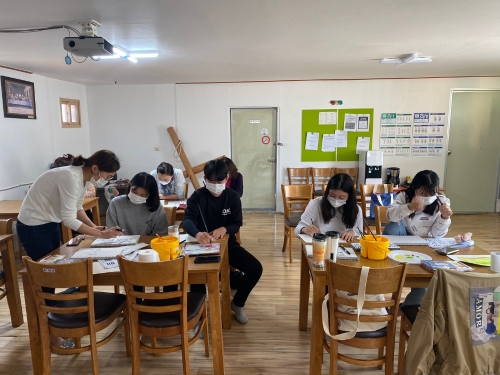 무안군(군수 김산)은 관내 청소년들이 코로나19로 지친 몸과 마음을 회복하고 잠재된 소질과 능력을 발산할 수 있도록 오는 21일부터 7월 9일까지 청소년수련관 동아리 모집에 나선다/사진=무안군