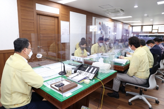 명현관 해남군수가 하반기 군정주요업무 보고회를 주재하고 있다./사진=해남군