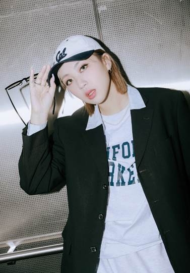 스쿨룩스, MZ세대 대표 아이콘 이영지 전속모델 발탁