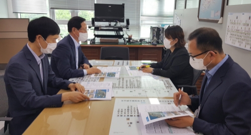 22일 송귀근 고흥군수는 기획재정부를 방문해 담당부서장 및 관계공무원들을 직접 만나 일일이 사업의 당위성과 타당성을 설명하고 정부차원의 관심과 협조를 요청했다/사진=고흥군